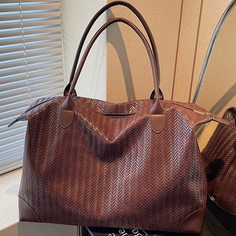 Luxuriöse Reisetasche im modernen Zickzack-Muster Skanto