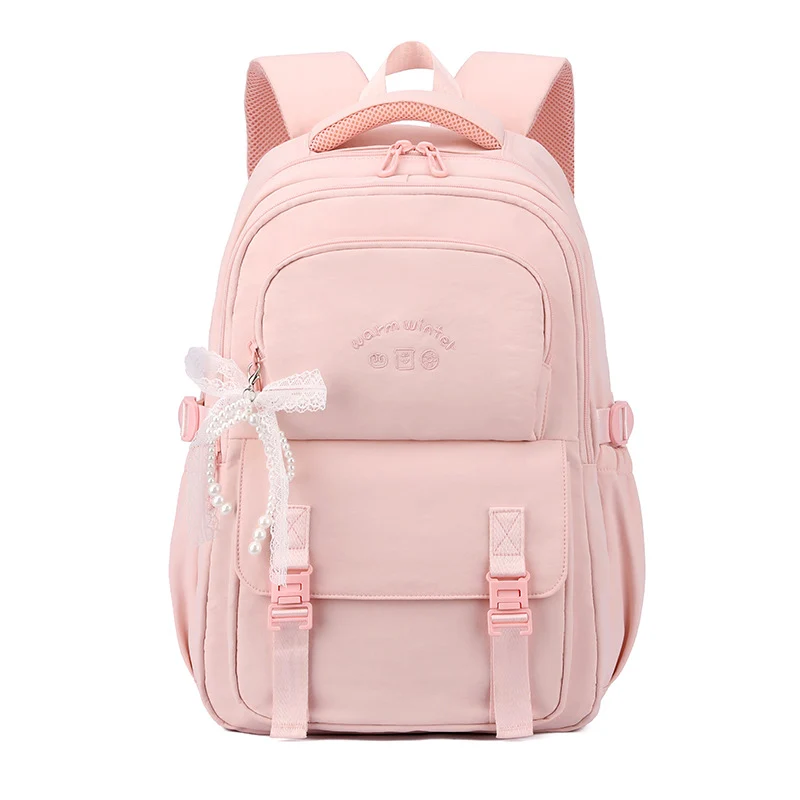 Moderner Rucksack mit stilvollen Dekorationen Skanto