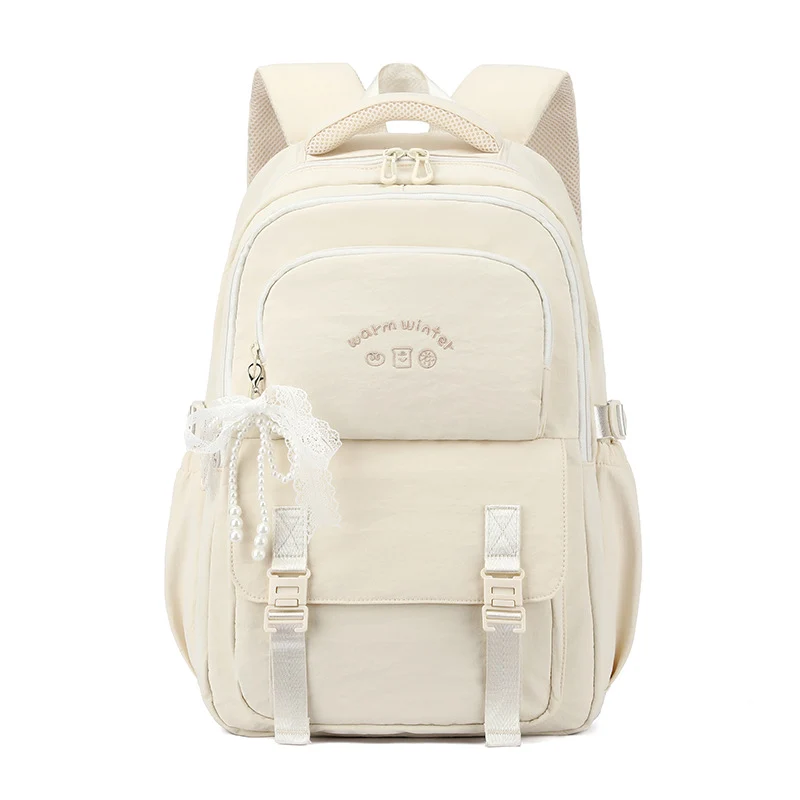 Moderner Rucksack mit stilvollen Dekorationen Skanto