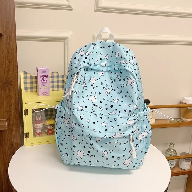 Rucksack Skanto mit Sternenprint und vielen Fächern