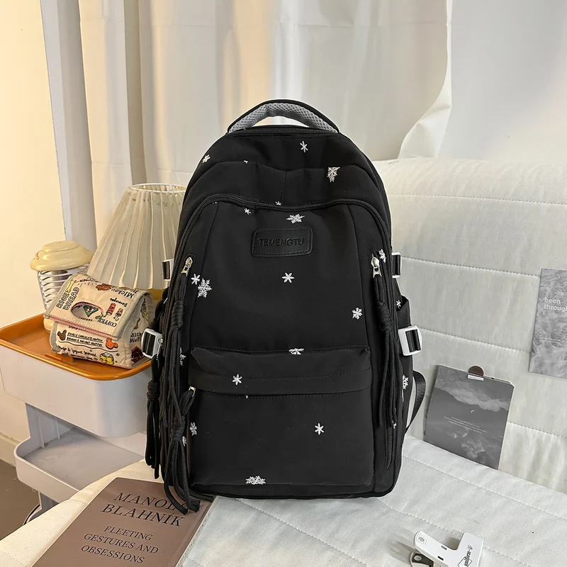 Eleganter Rucksack mit Blumenstickerei Skanto