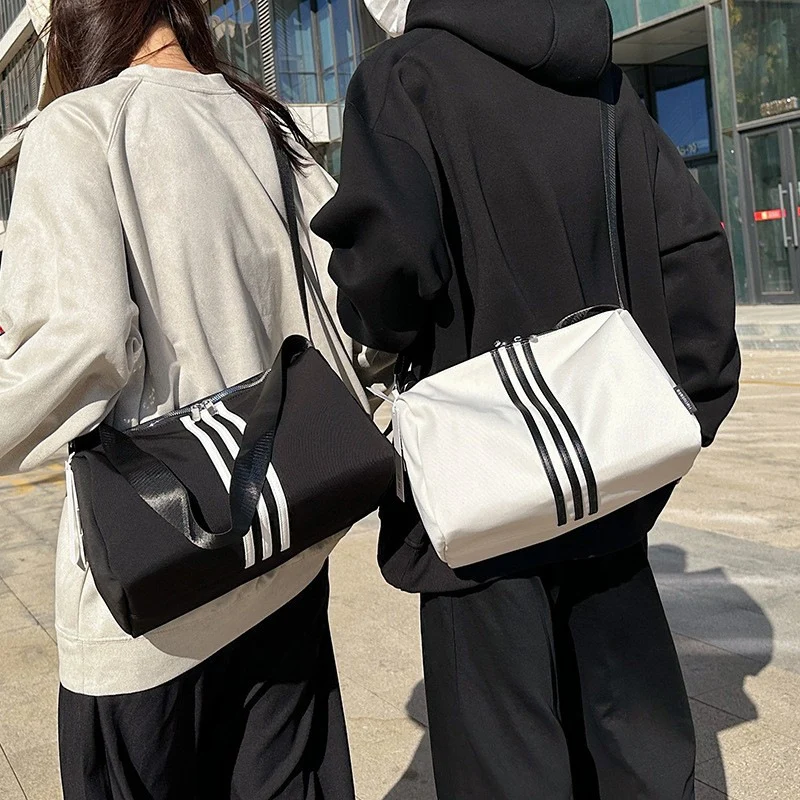 Sportliche Schultertasche Skanto