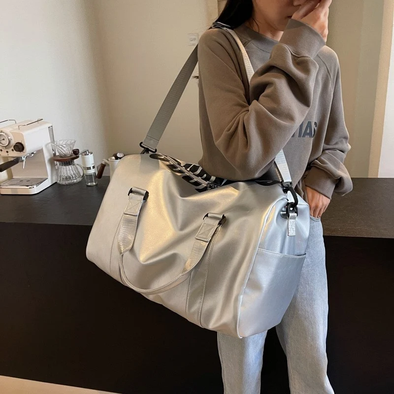 Sportliche Reisetasche mit robustem Design und verstellbarem Schultergurt Skanto