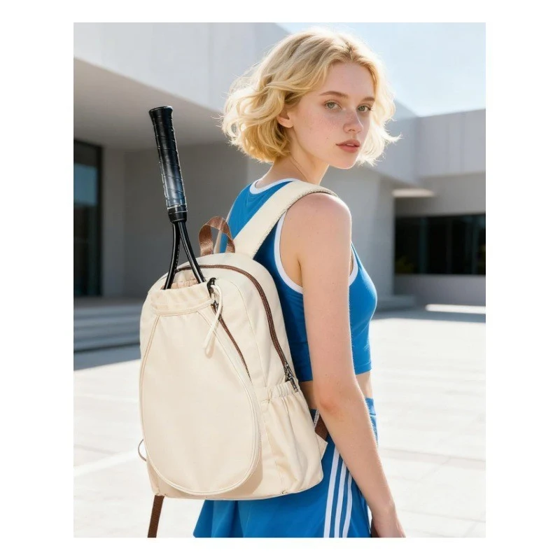 Sportlicher Tennisrucksack mit speziell geformten Fächern für Schläger und Getränke Skanto