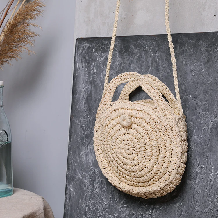 Handgemachte runde Strohtasche mit elegantem Verschluss Skanto