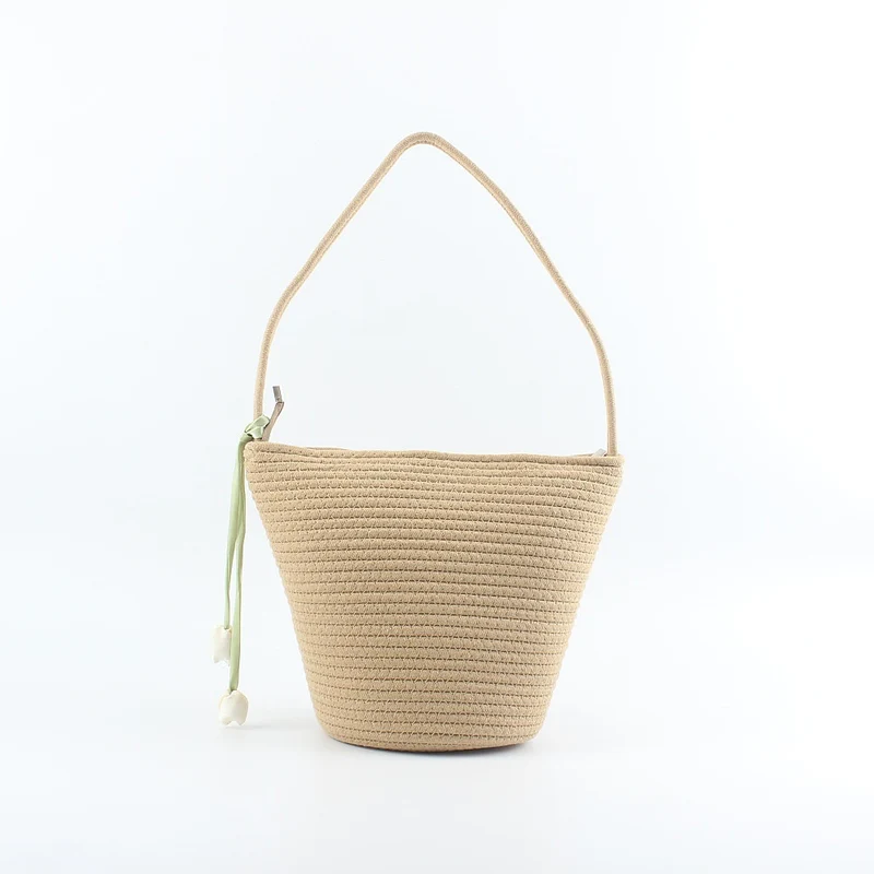Handgemachte Handtasche im minimalistischen Design Skanto
