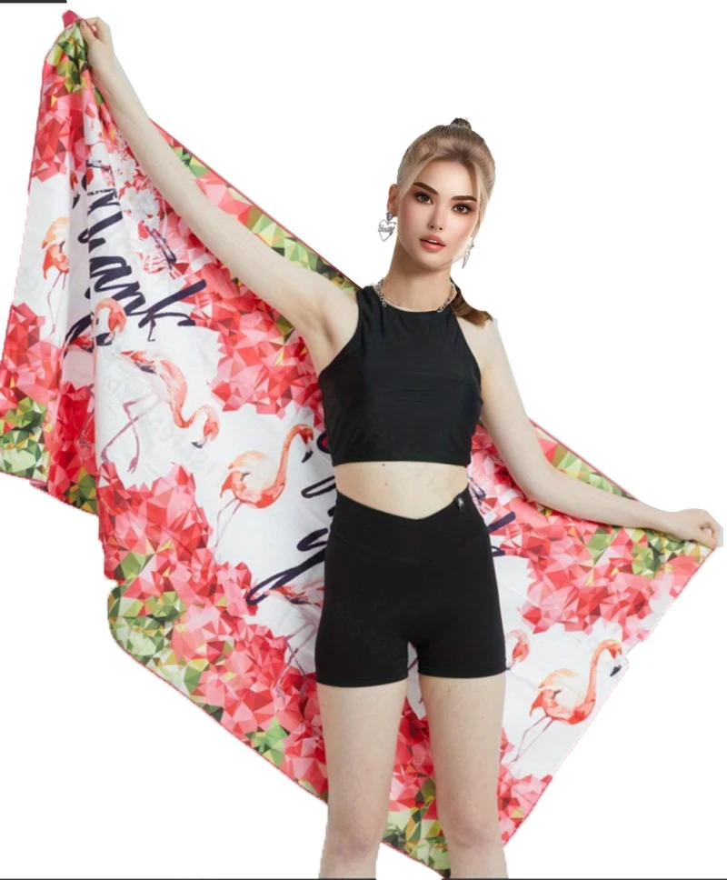 Strandtuch mit lebhaftem Flamingo-Motiv und schnelltrocknendem Material Skanto