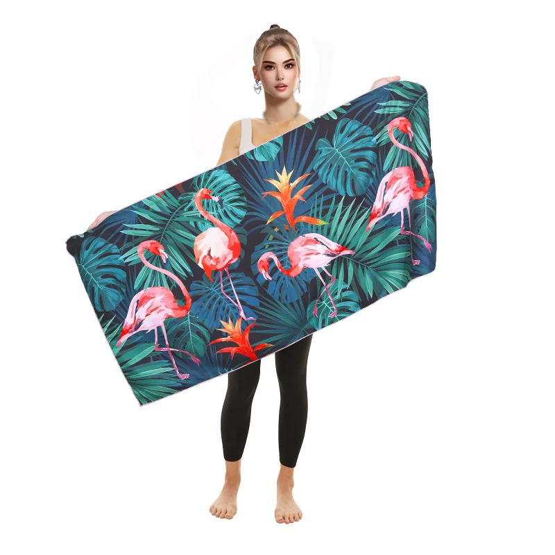 Strandtuch mit lebhaftem Flamingo-Motiv und schnelltrocknendem Material Skanto