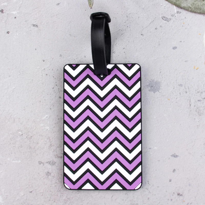 Stilvoller Kofferanhänger mit Chevron-Muster Skanto