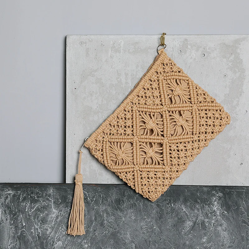 Makramee-Clutch mit Quastendetails Skanto