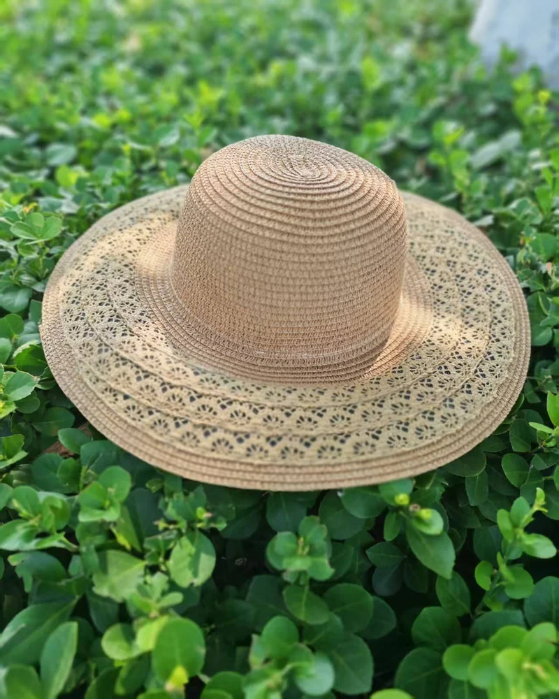 Sonnenhut mit eleganter Häkelborte Skanto