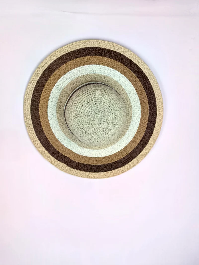 Sommerliches Strand-Top und Sonnenhut Skanto