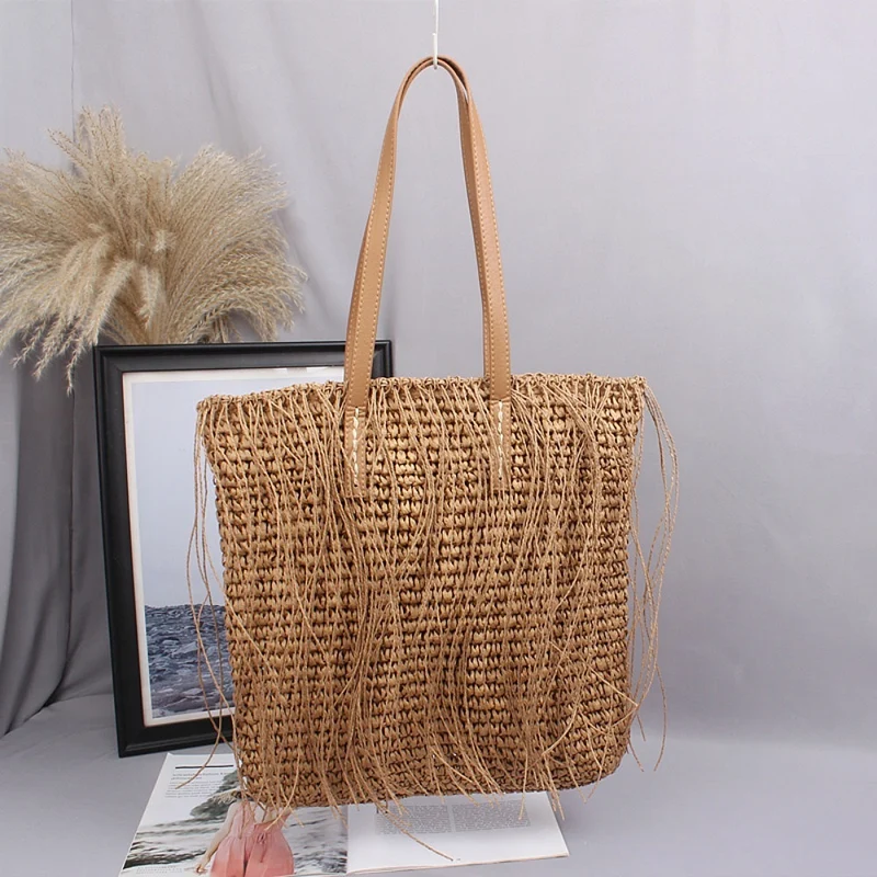 Handgewebte Strandtasche aus Naturmaterial mit Lederdetails Skanto