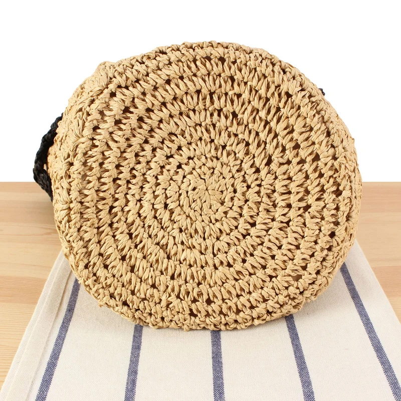 Handtasche aus handgeknüpftem Naturmaterial mit floraler Applikation Skanto