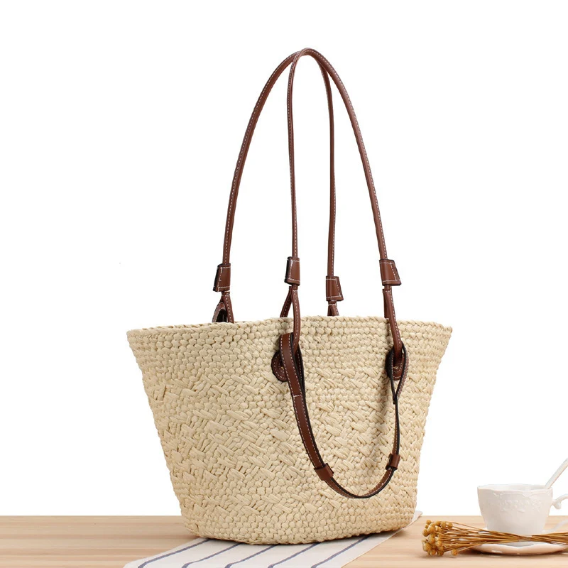Strandtasche aus handgefertigtem Naturmaterial mit stabilem Ledergriff Skanto