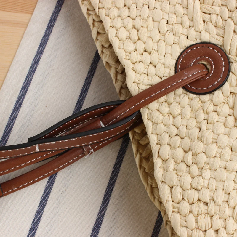 Strandtasche aus handgefertigtem Naturmaterial mit stabilem Ledergriff Skanto