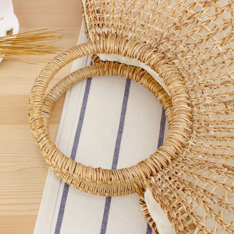Korbtasche mit elegantem Rundgriff und handgefertigtem Design Skanto