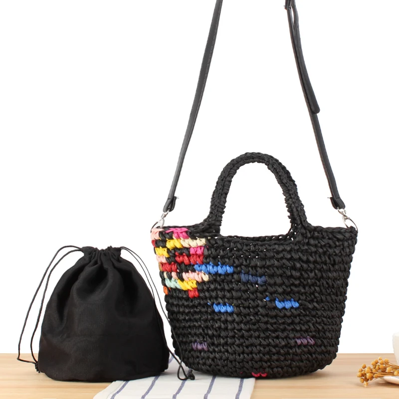Handtasche aus handgefertigtem Naturmaterial mit farbigem Akzent Skanto
