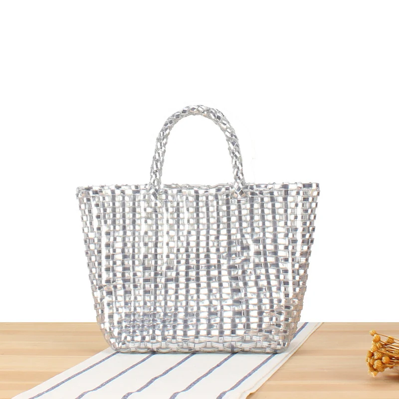 Handtasche aus gewebtem Naturmaterial mit eleganten Akzenten Skanto