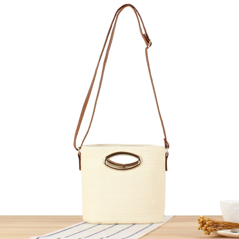 Crossbody-Tasche aus handgewebtem Naturmaterial mit elegantem Ringverschluss Skanto