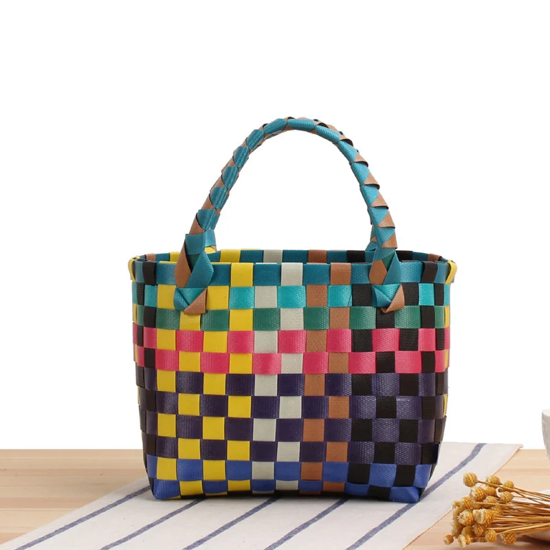 Gewebte Handtasche mit Karomuster Skanto
