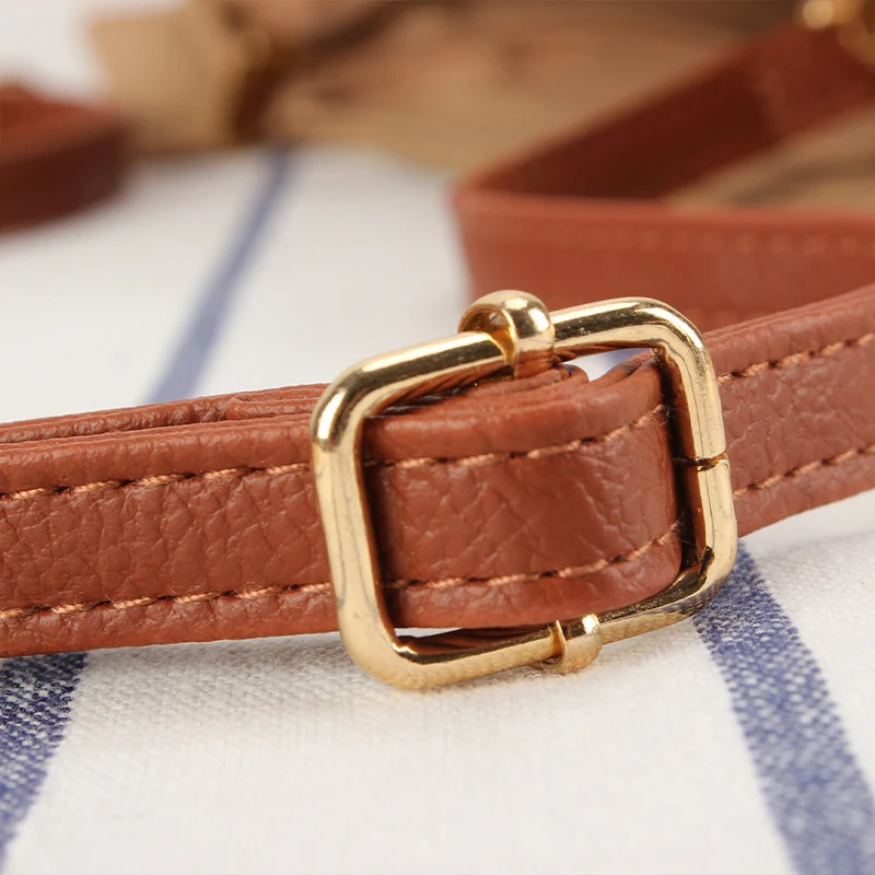 Crossbody-Tasche aus geflochtenem Naturmaterial mit Kontraststreifen Skanto