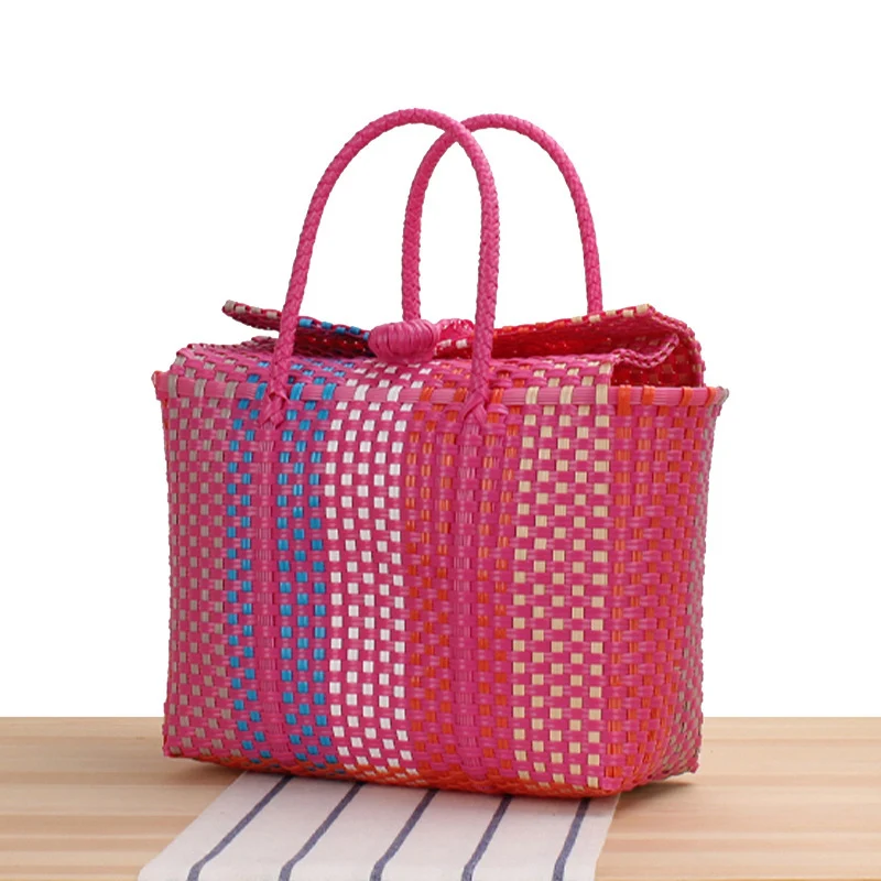 Trendiger Shopper aus handgewebtem Material mit verspielten Details Skanto