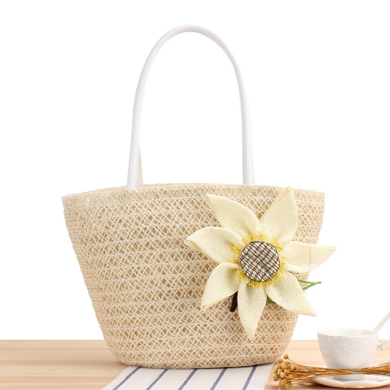 Handtasche mit floraler Applikation aus Naturmaterial Skanto