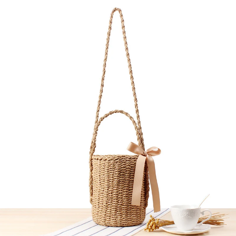 Moderne Handtasche im Korbflecht-Design Skanto