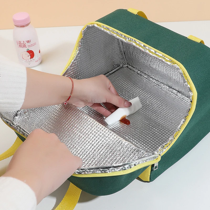 Isolierte Süße Picknicktasche Skanto