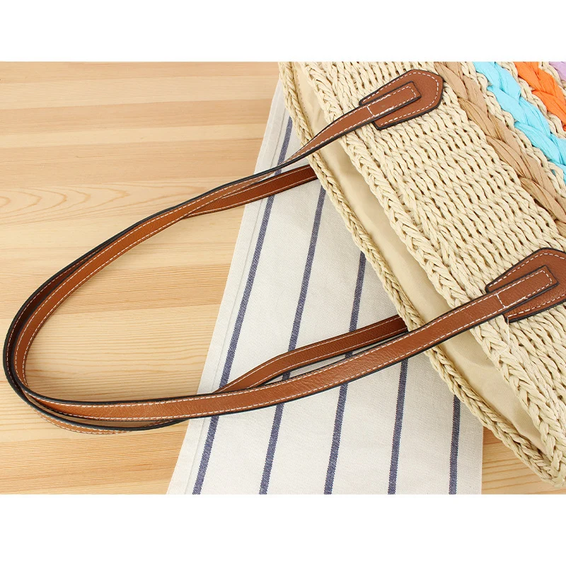 Schöne geflochtene Strohtasche mit Ledergriff Skanto