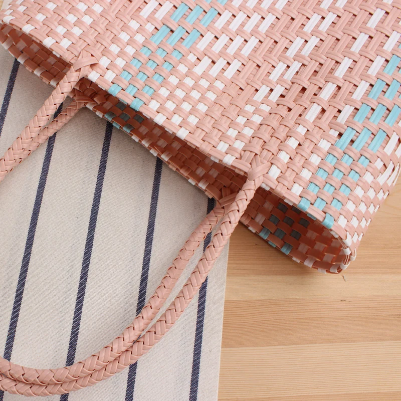 Geflochtener Shopper mit farbenfrohem Design Skanto