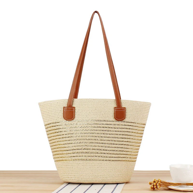 Strohtasche im modernen Streifen-Design Skanto