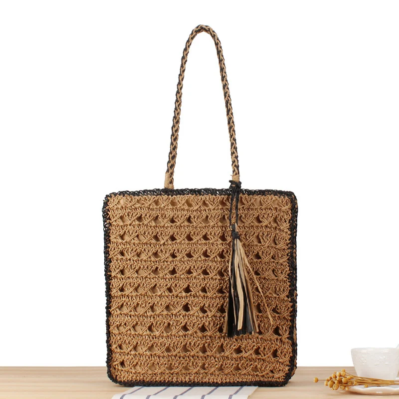 Trendige geflochtene Strandtasche mit Fransen und robustem Design Skanto
