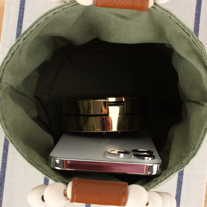 Handtasche aus hochwertigem gewebtem Naturmaterial mit innovativem Verschluss Skanto