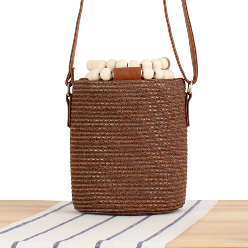 Handtasche aus hochwertigem gewebtem Naturmaterial mit innovativem Verschluss Skanto