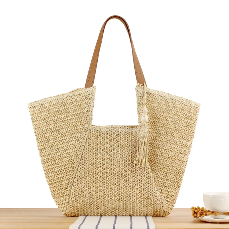 Handtasche aus handgewebtem Bast mit eleganten Lederakzenten Skanto