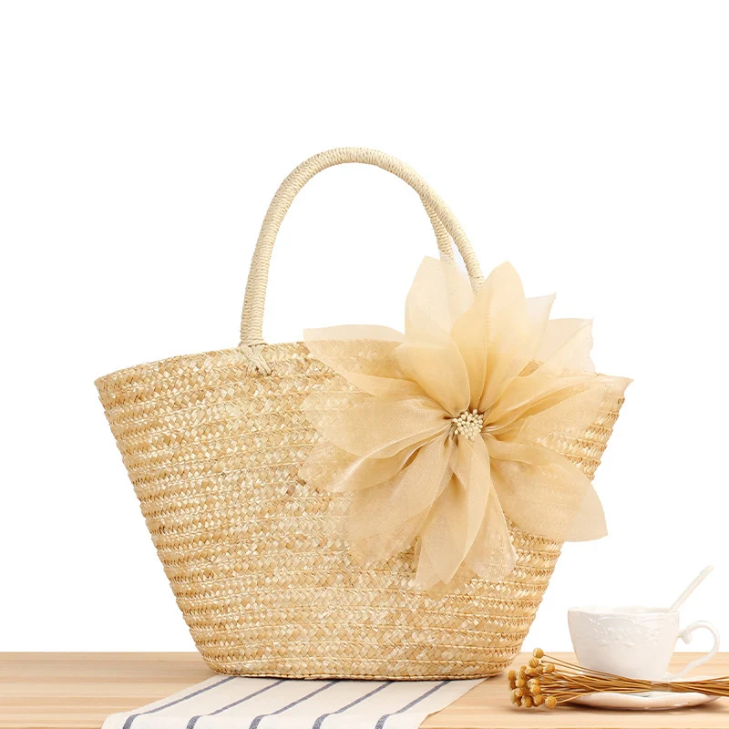 Elegante Strohtasche mit floralen Akzenten Skanto