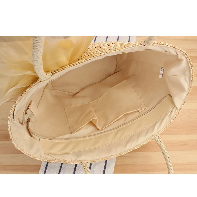Elegante Strohtasche mit floralen Akzenten Skanto