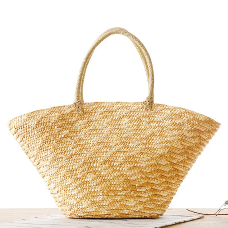 Elegante Strohtasche mit floralen Akzenten Skanto