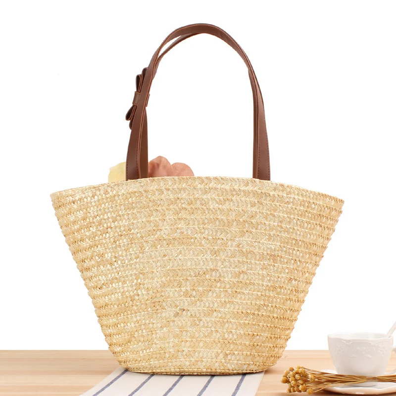 Elegante Strohtasche mit Blumenmotiv Skanto