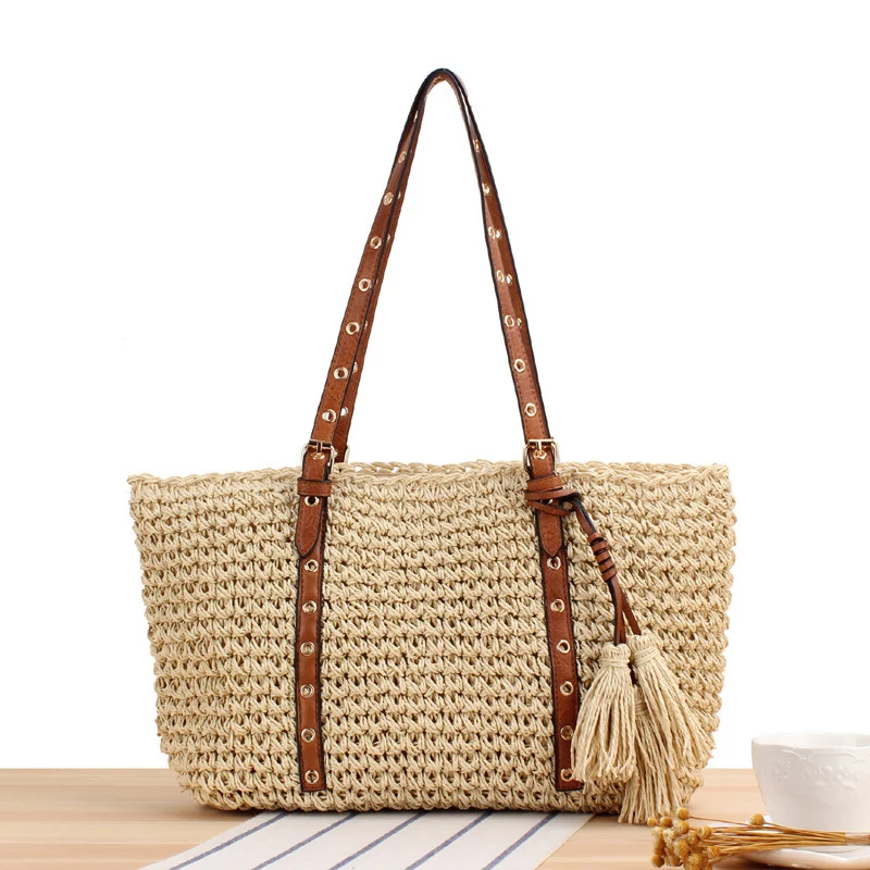 Elegante Strandtasche aus handgefertigtem Naturmaterial mit Lederakzenten Skanto