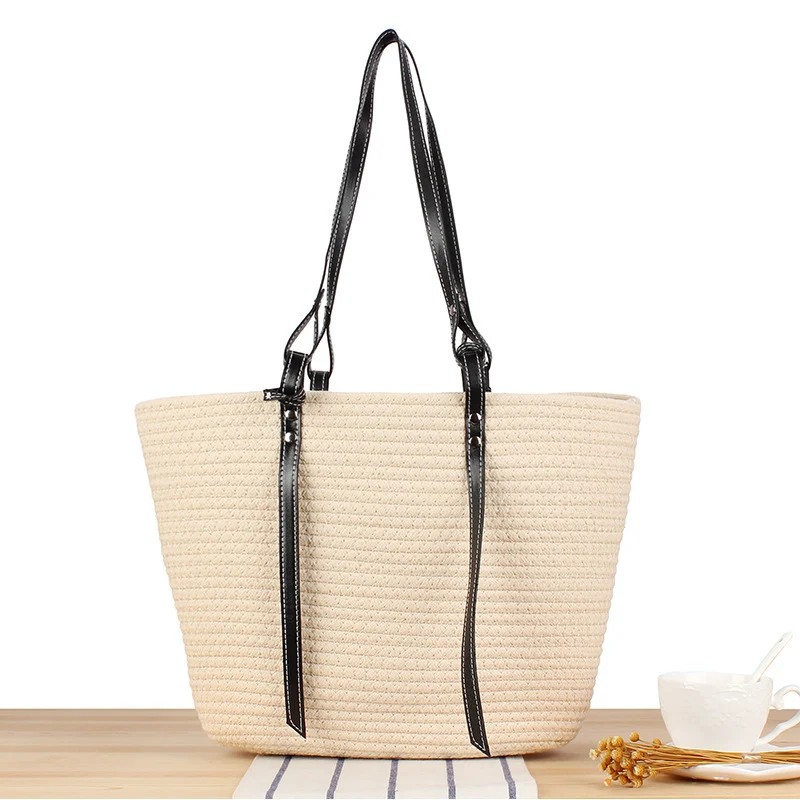 Elegante Strandtasche aus gewebtem Naturmaterial mit stilvollen Lederakzenten Skanto