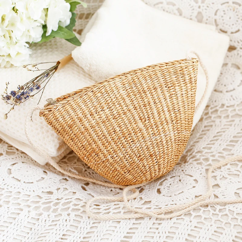 Handgemachte Stroh-Clutch mit elegantem Design Skanto