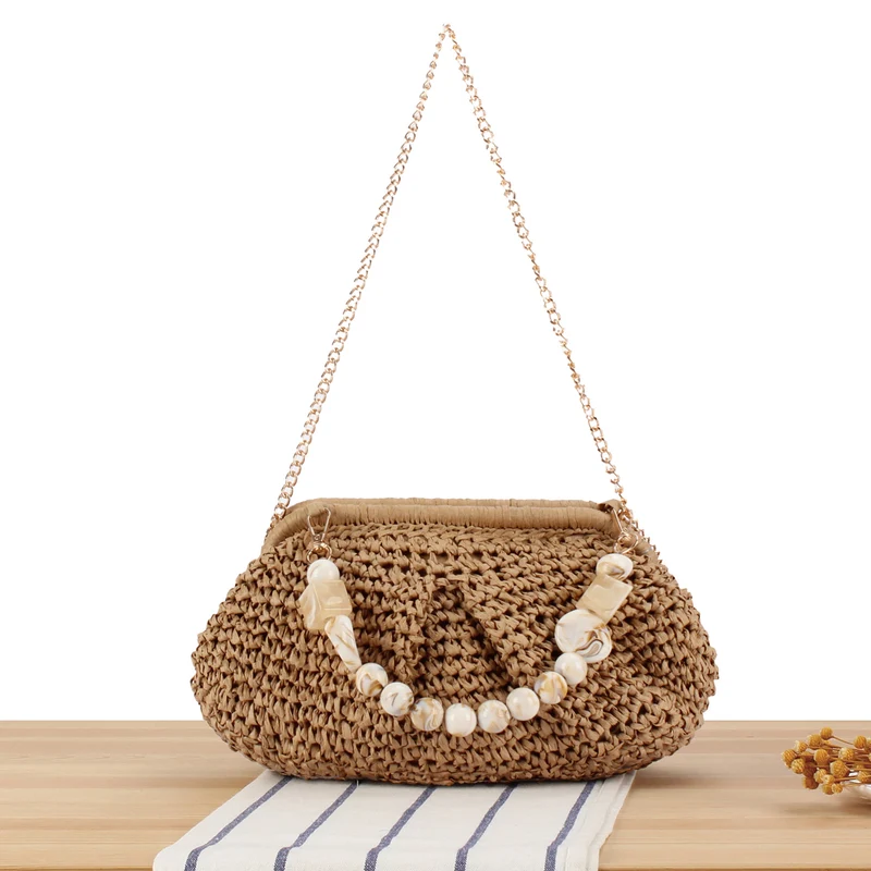 Geflochtene Clutch mit Perlenakzent Skanto