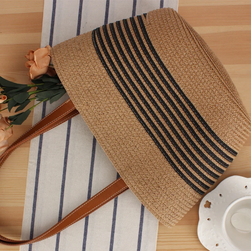 Strandtasche mit geflochtenem Muster und eleganten Ledergriffen Skanto