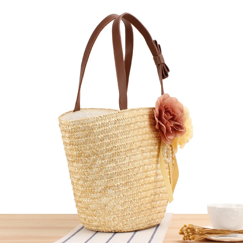 Strandtasche mit floralen Verzierungen und stilvollem Schultergurt Skanto