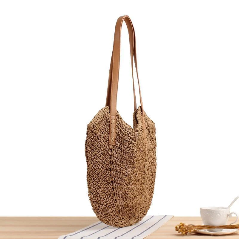 Geräumige Raffia-Umhängetasche mit Ledergriff Skanto