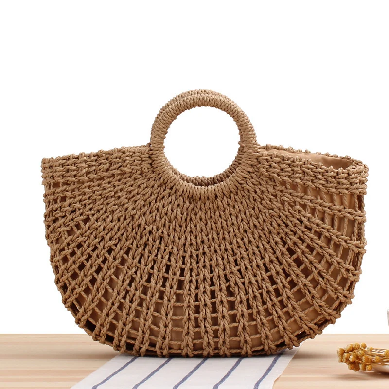 Filigrane Raffia-Umhängetasche mit runden Holzgriffen Skanto
