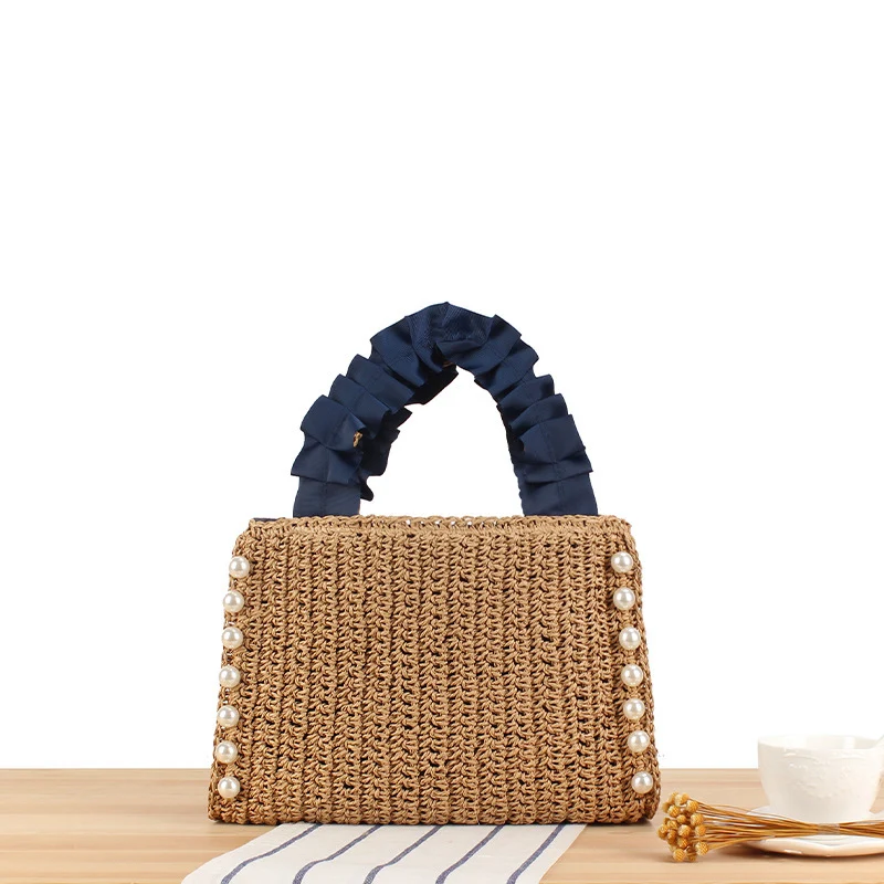 Handtasche mit hochwertigen Perlenverzierungen und modernem Rüschengriff Skanto